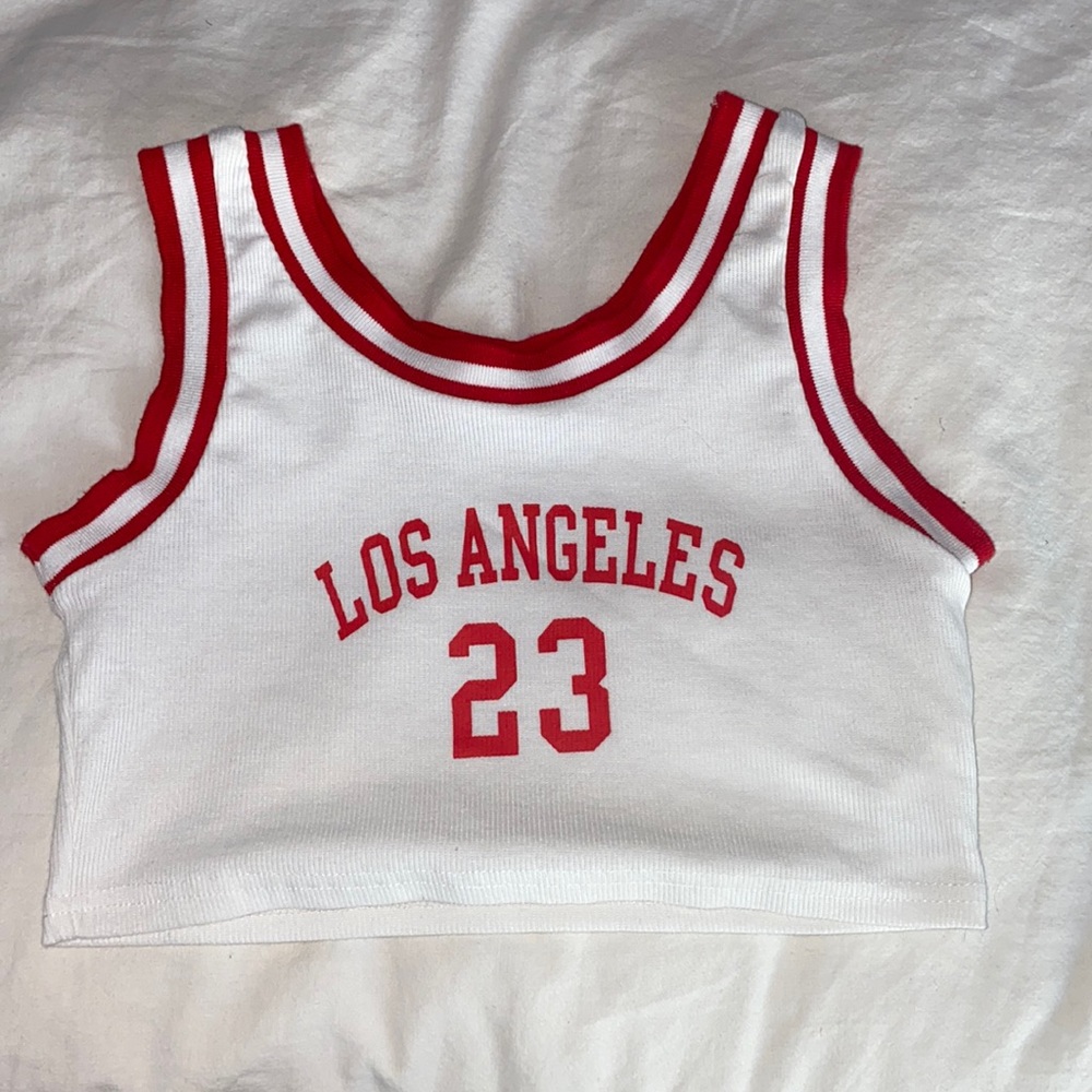 Adorable crop Los Angeles shirt! 😏👏☺️